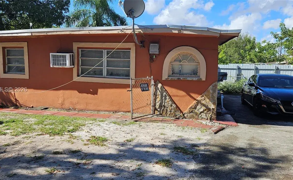 216 NW 7th Ct, Hallandale Beach FL 33009
