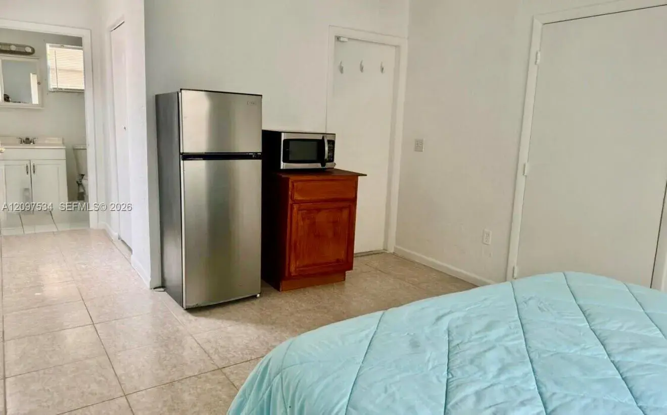 6505 Pines Pkwy # 2, Hollywood FL 33023