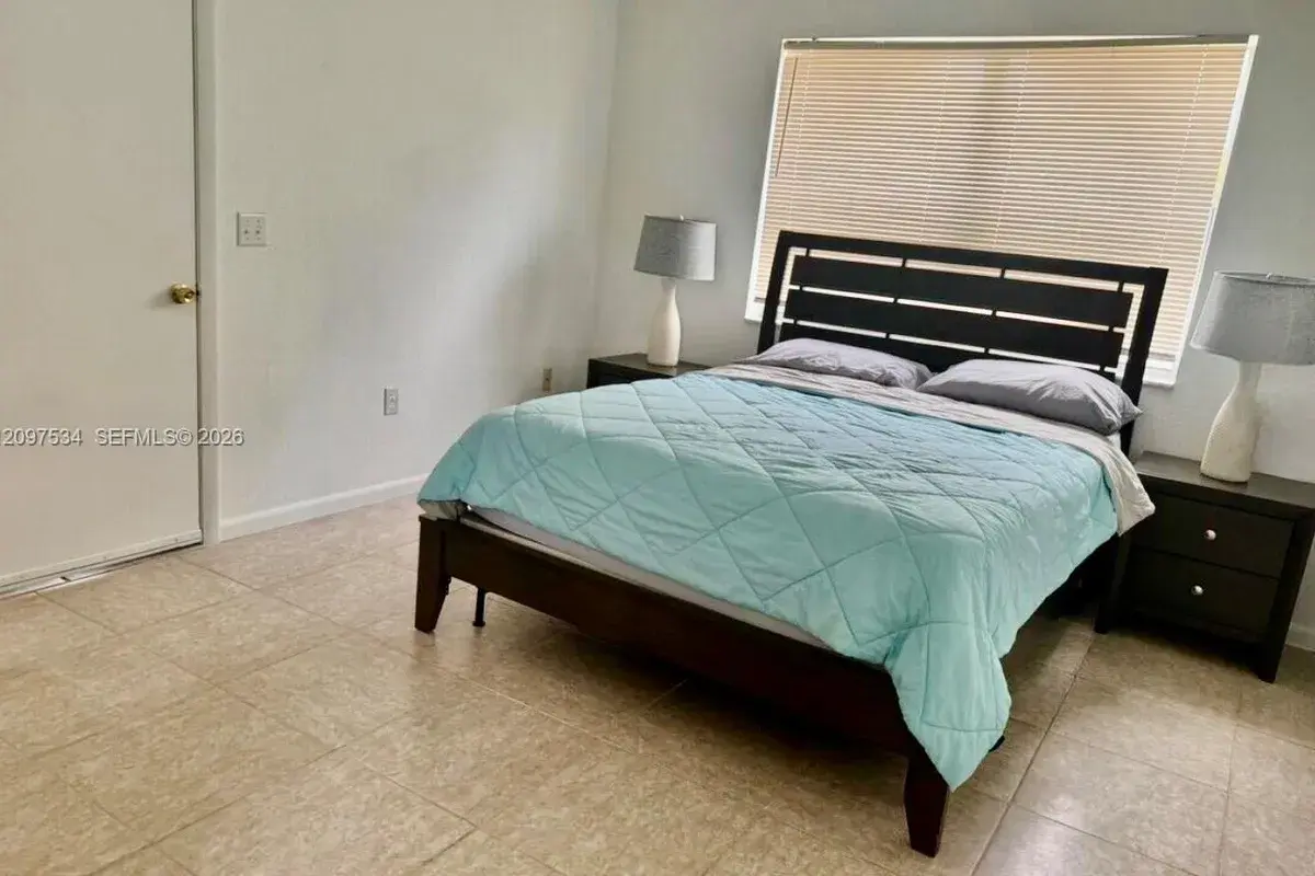 6505 Pines Pkwy # 2, Hollywood FL 33023