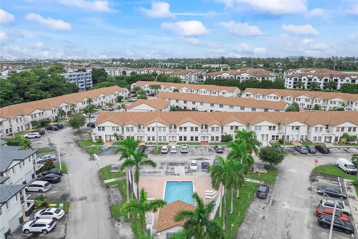 9187 Fontainebleau Blvd # 407, Miami FL 33172