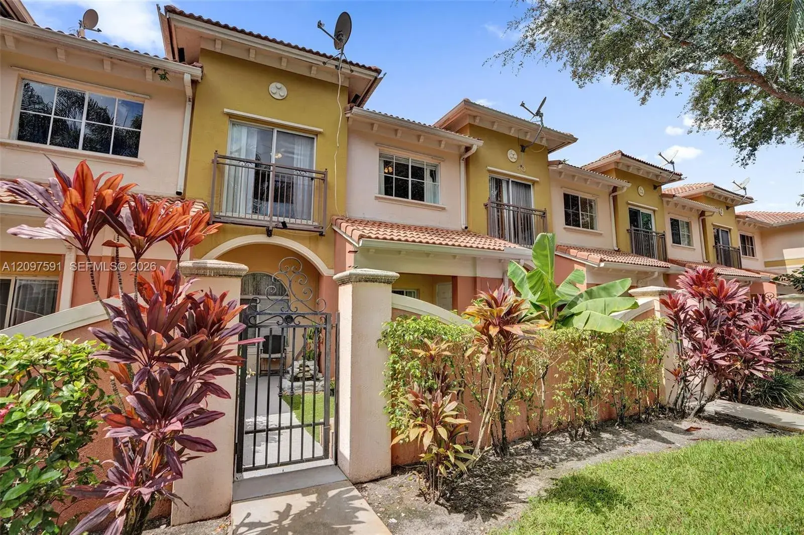 1210 Santa Catalina Ln, North Lauderdale FL 33068