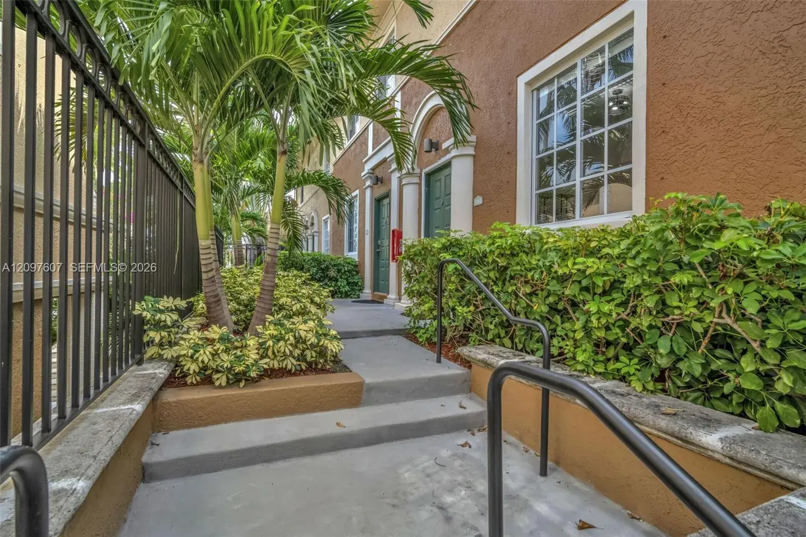 2921 NE 185th St (Remodeled) # 1203, Aventura FL 33180