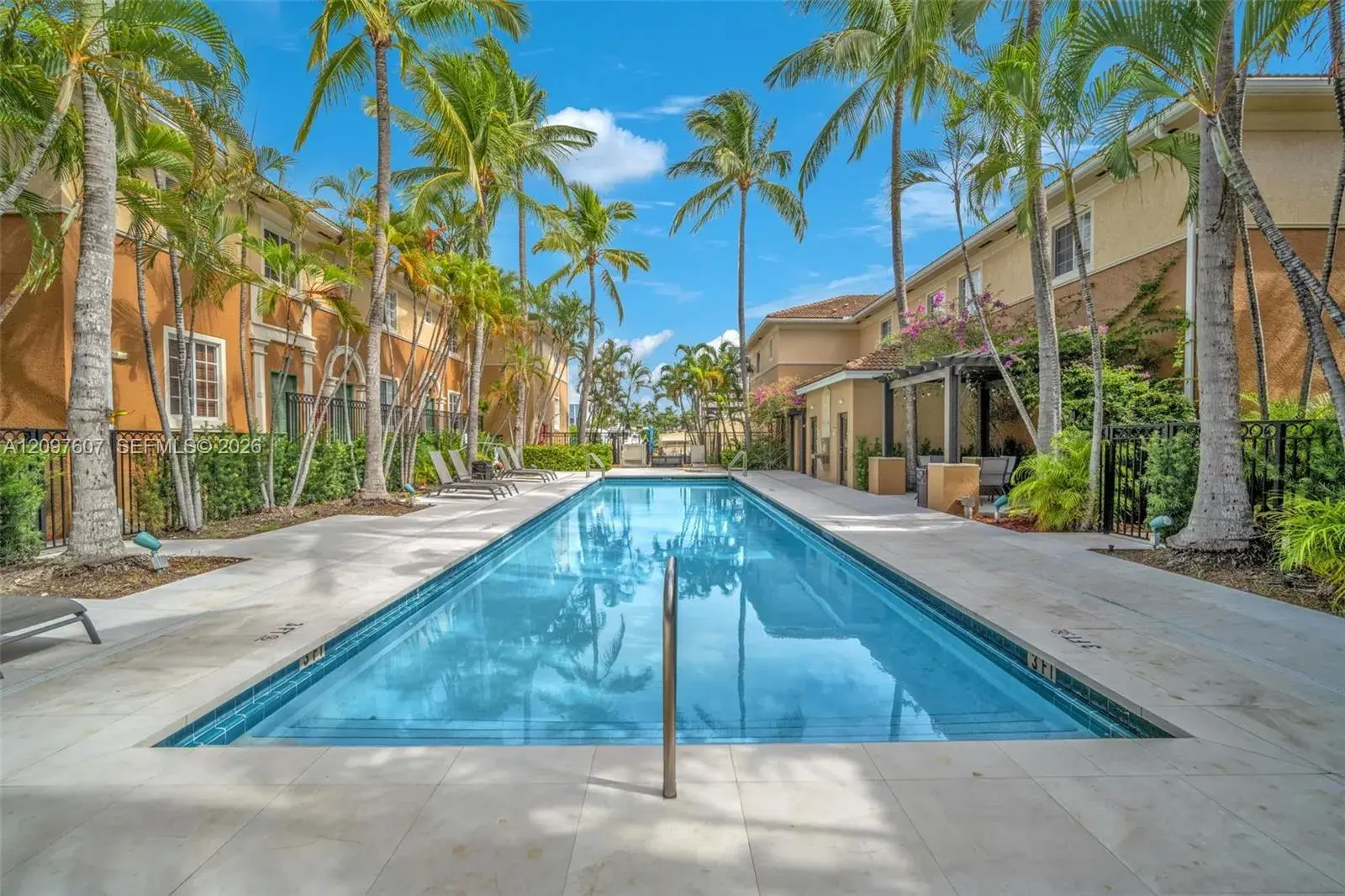 2921 NE 185th St (Remodeled) # 1203, Aventura FL 33180