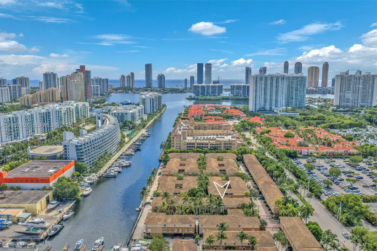 2921 NE 185th St (Remodeled) # 1203, Aventura FL 33180