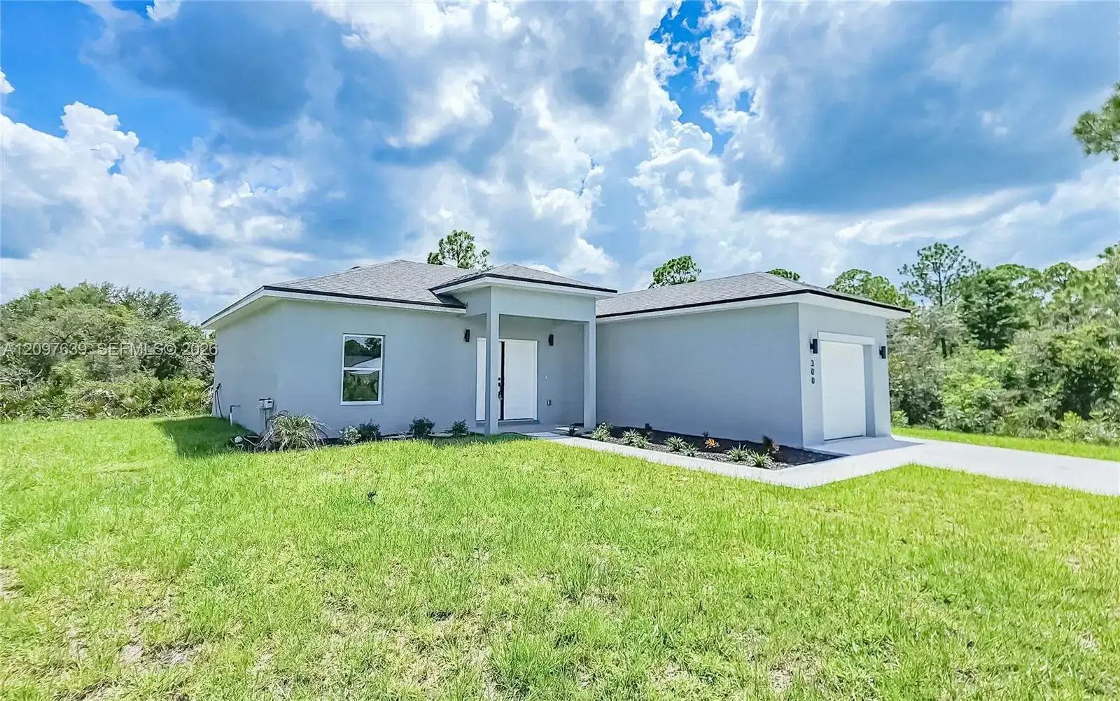 300 Caspian Tern Ave, Sebring FL 33870 photo 2
