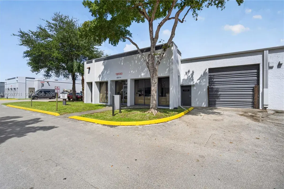 19593 NE 10th Ave, Miami FL 33179