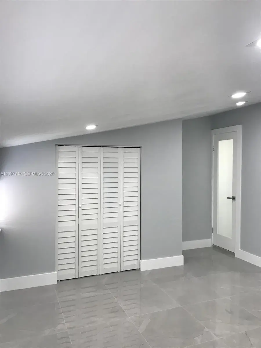 10450 SW 42nd Ter, Miami FL 33165