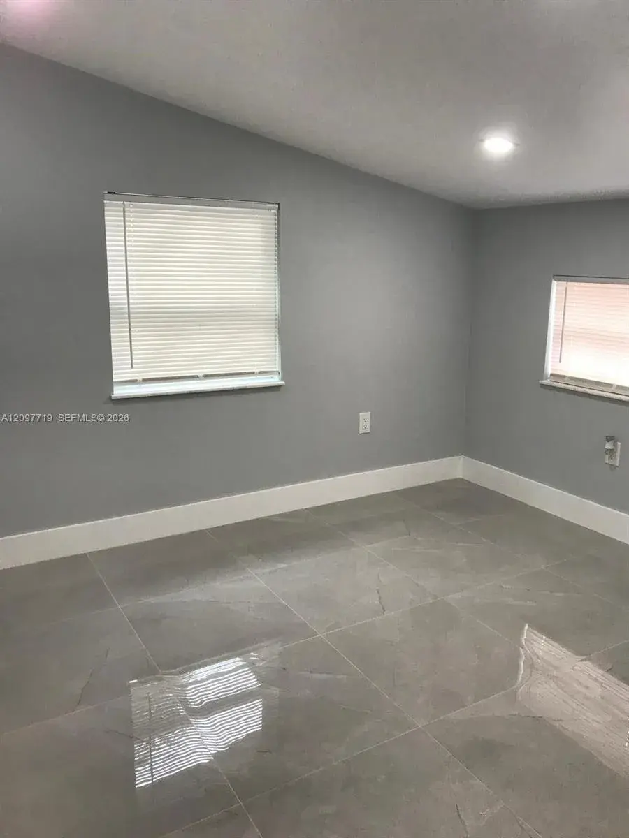 10450 SW 42nd Ter, Miami FL 33165