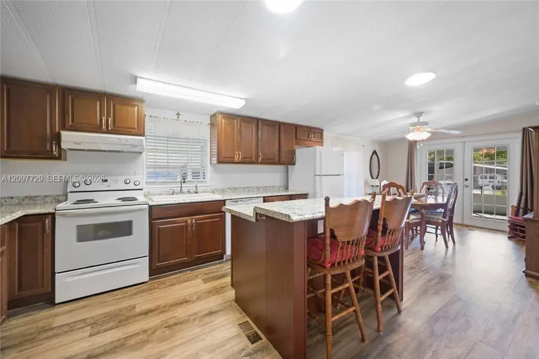 3031 SW 51st St, Dania Beach FL 33312
