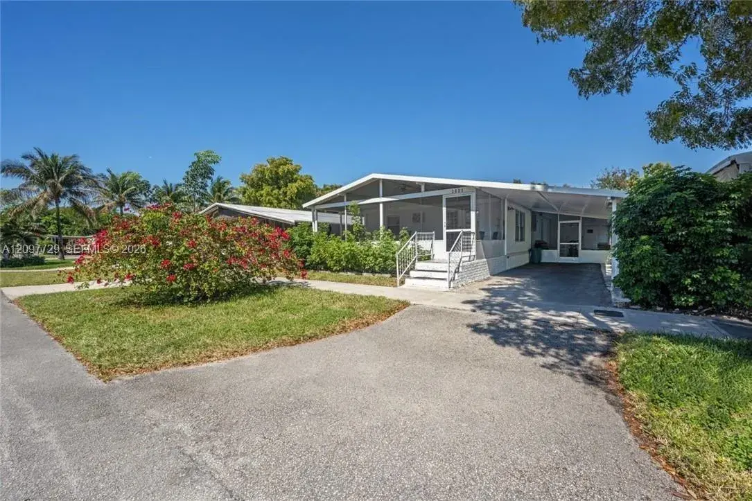3031 SW 51st St, Dania Beach FL 33312