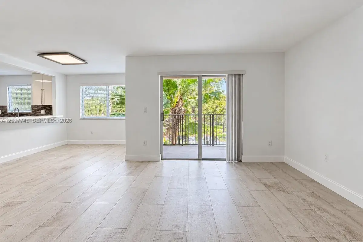 791 N Pine Island Rd # 214, Plantation FL 33324