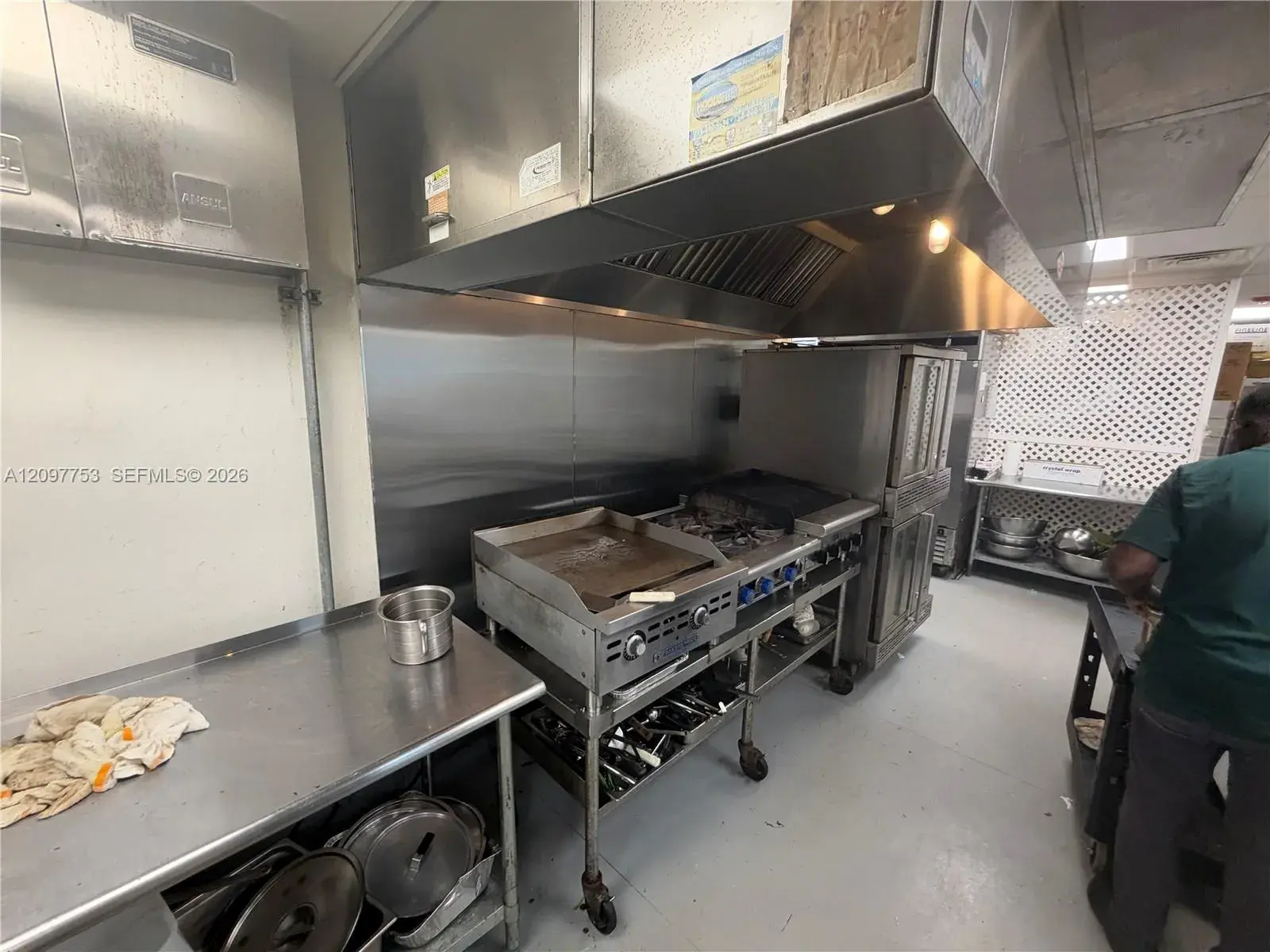 1002 E Newport Center Dr, Deerfield Beach FL 33442