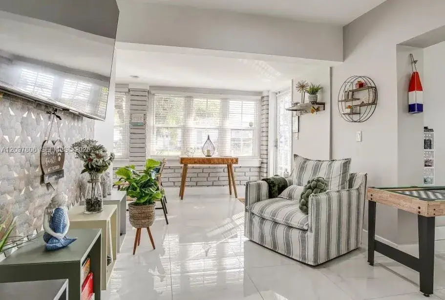 1237 SW 28th St, Fort Lauderdale FL 33315