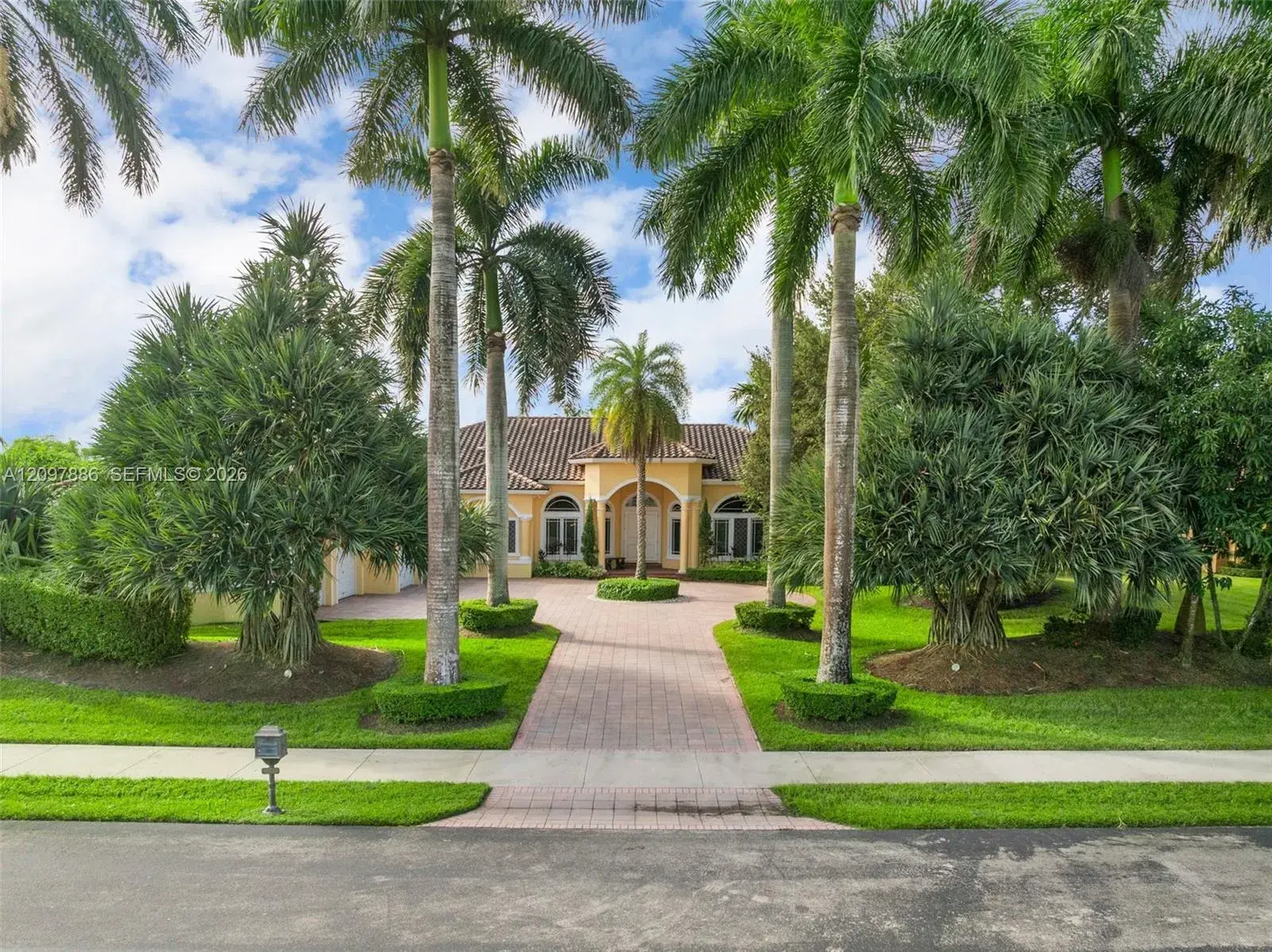 10640 Pegasus St, Davie FL 33324