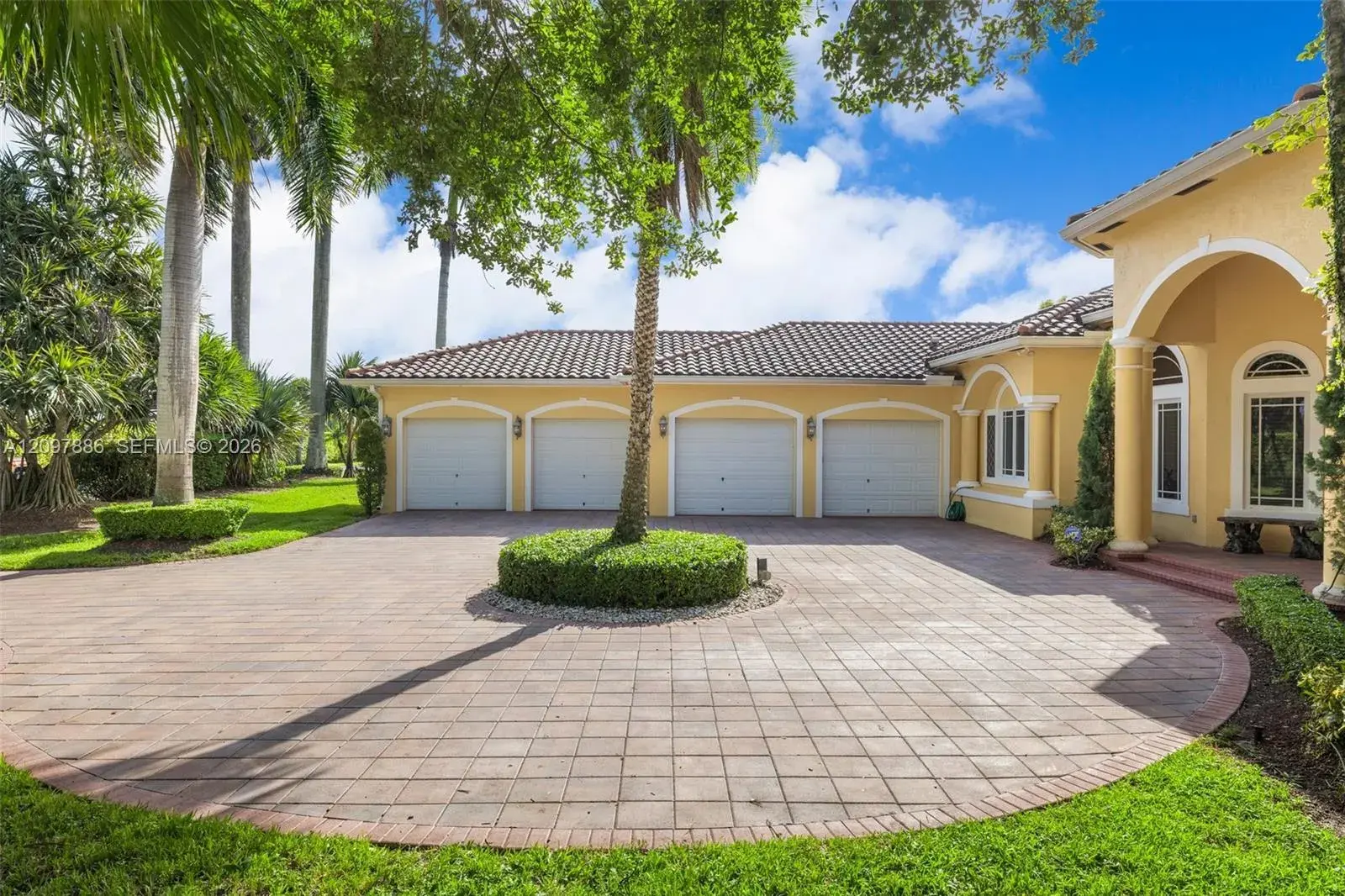 10640 Pegasus St, Davie FL 33324