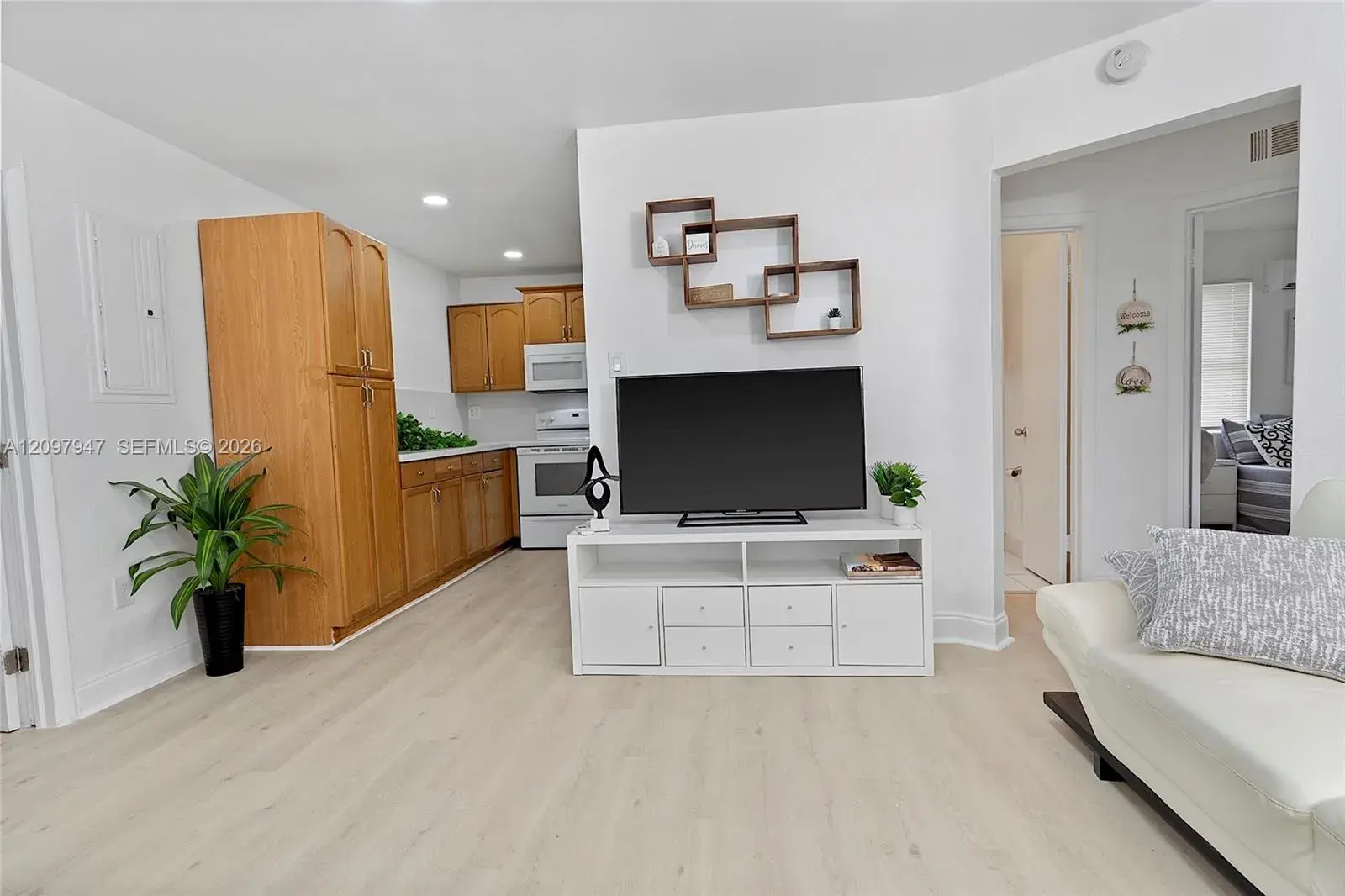 6103 Monroe St, Hollywood FL 33023