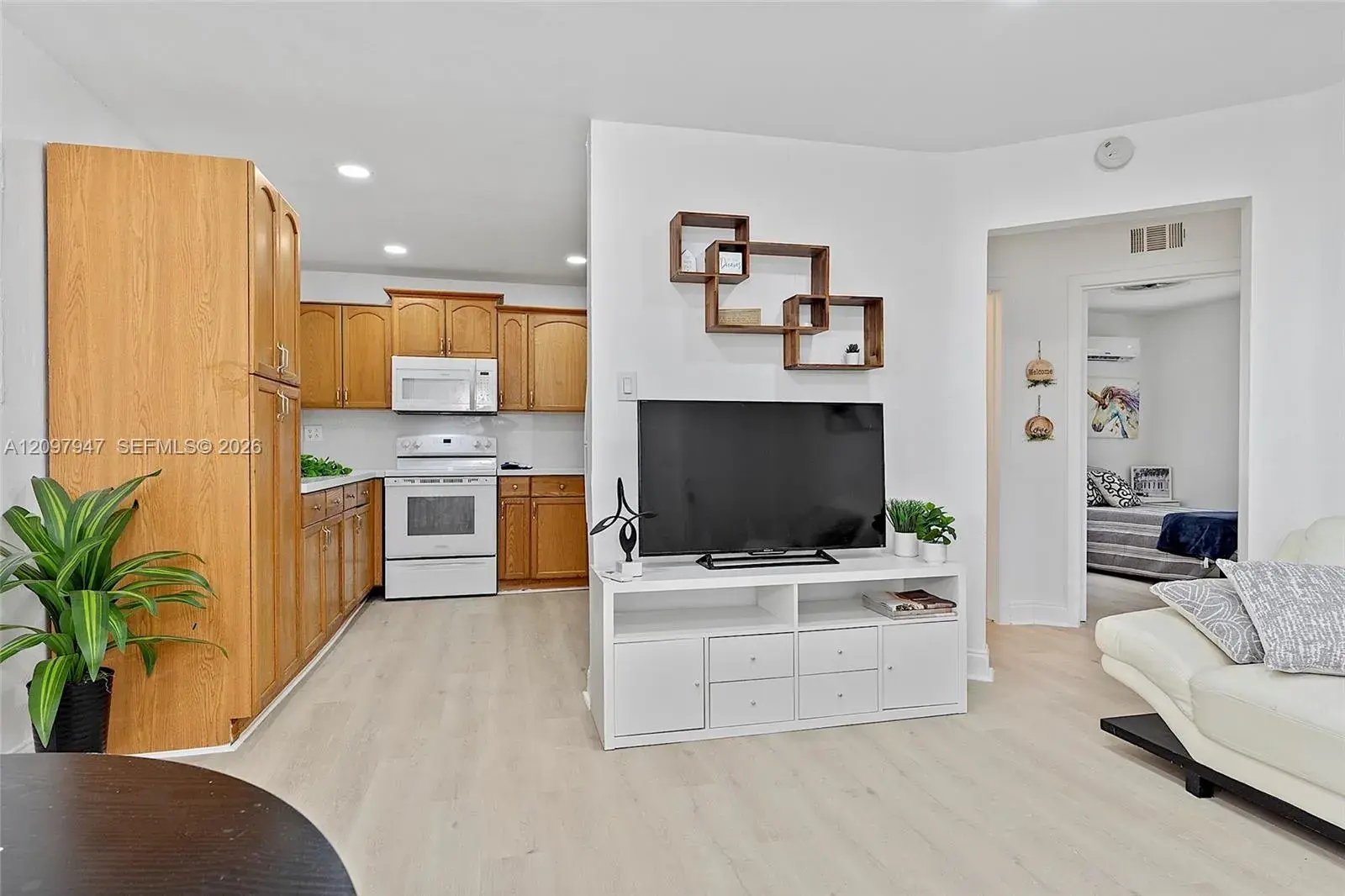 6103 Monroe St, Hollywood FL 33023