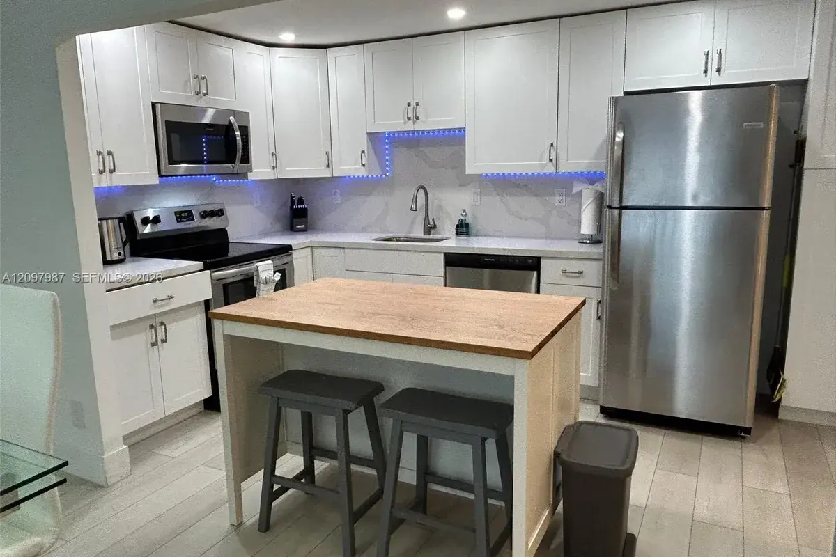 19390 Collins Ave # 118, Sunny Isles Beach FL 33160