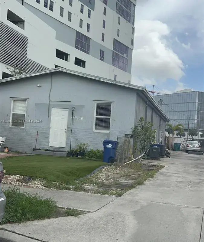 10760 SW 7th St, Sweetwater FL 33174