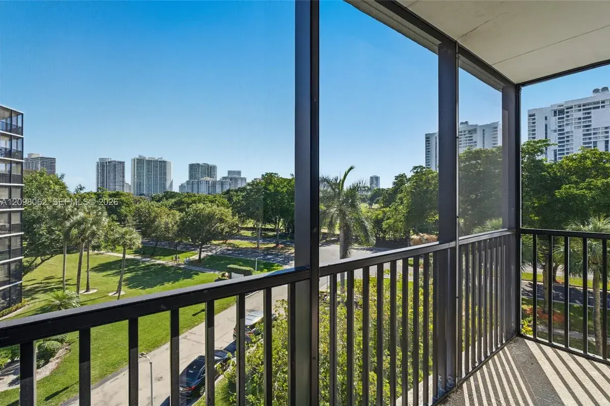 3401 N Country Club Dr # 519, Aventura FL 33180
