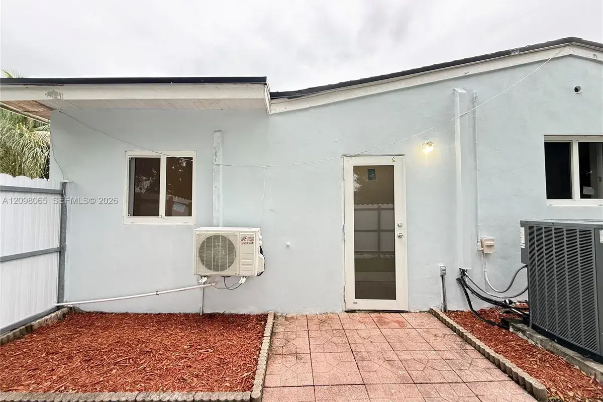 840 N 70th Way # 0, Hollywood FL 33024