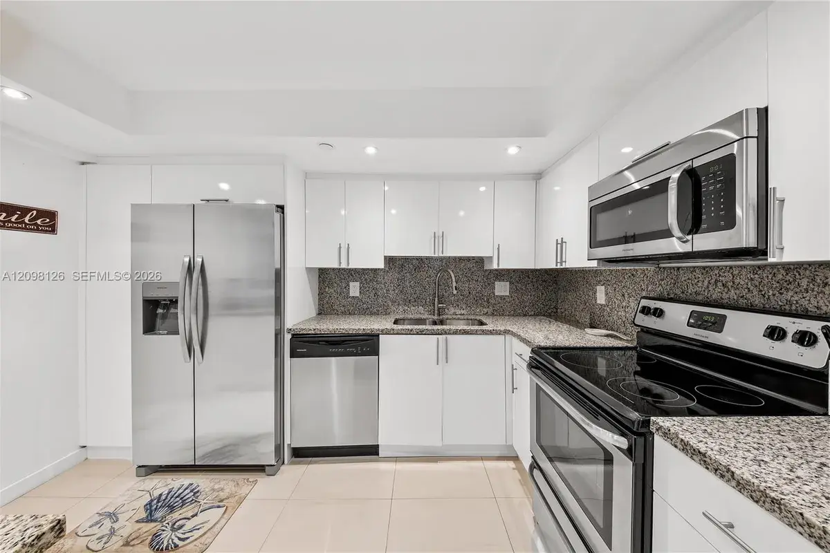 1000 Quayside Ter # 1103, Miami FL 33138