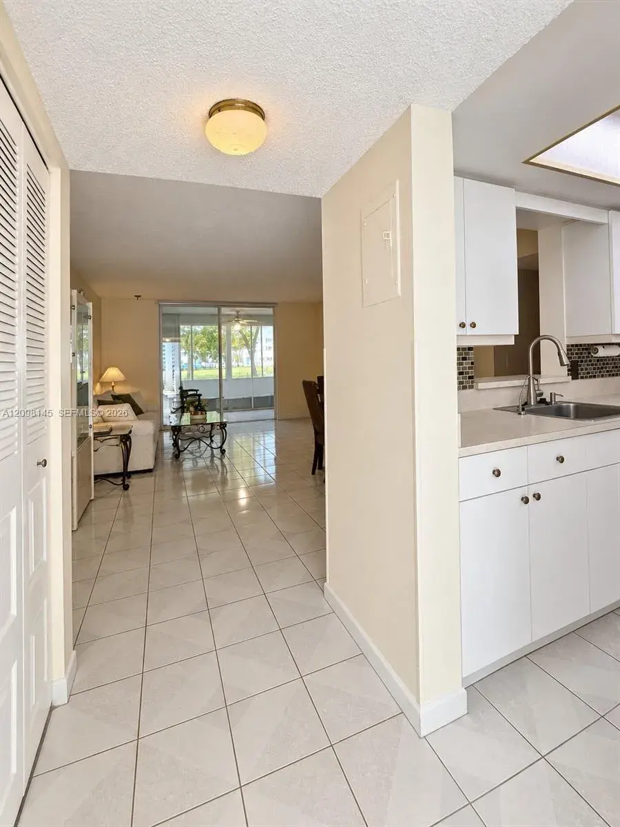 7341 NW 18th St # 102, Margate FL 33063