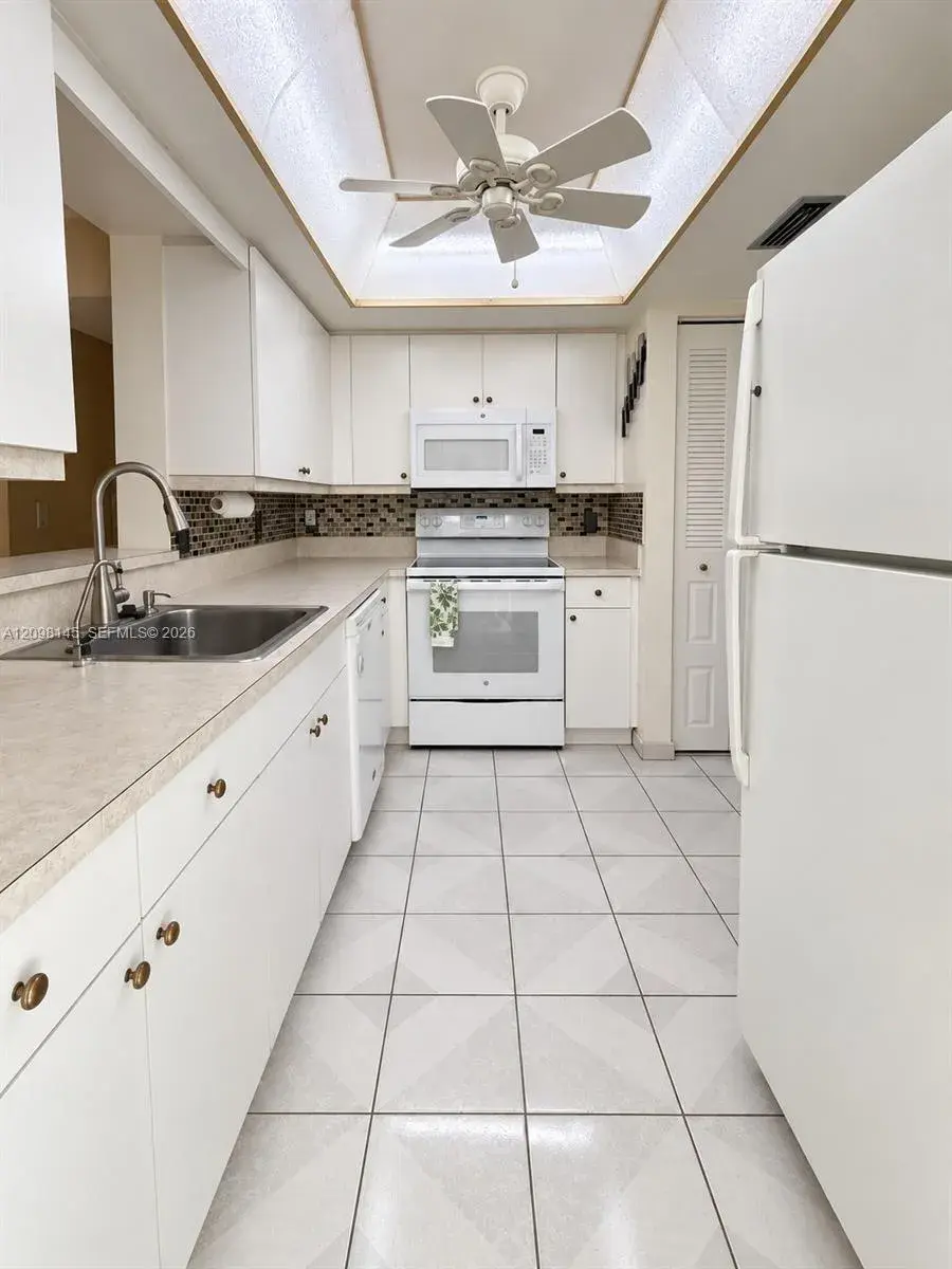 7341 NW 18th St # 102, Margate FL 33063