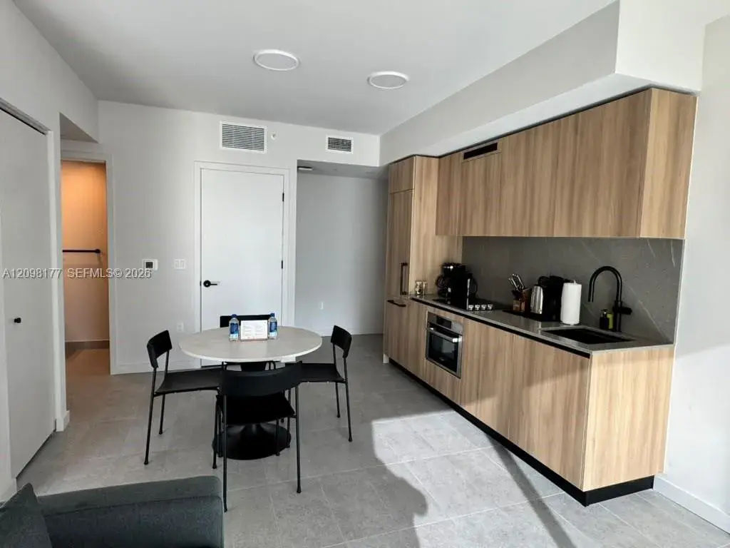 121 NE 5th St # 1913, Miami FL 33132