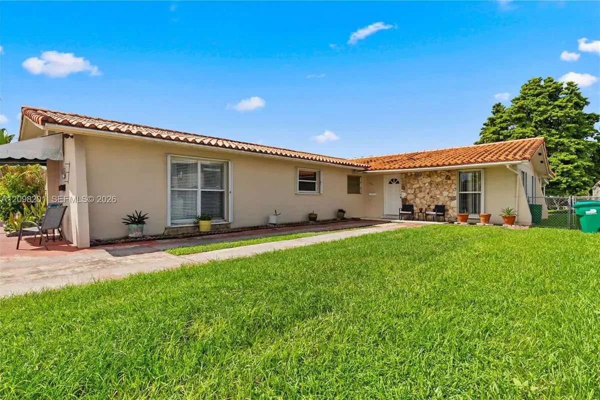 2450 SW 90th Ave, Miami FL 33165