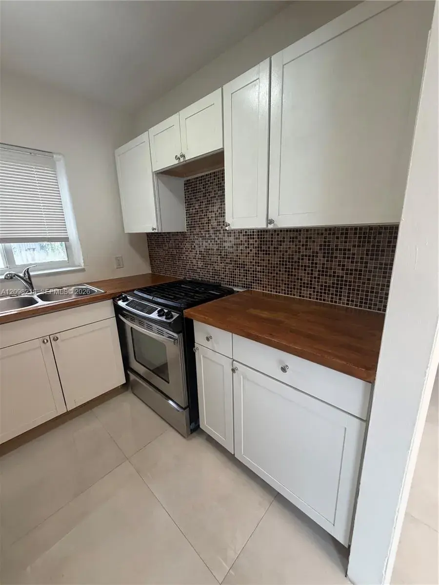 1204 N 24th Ave # 1206, Hollywood FL 33020