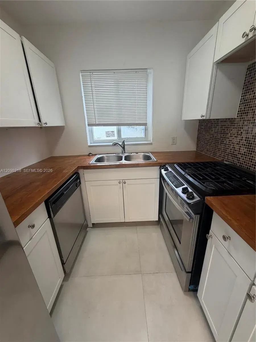 1204 N 24th Ave # 1206, Hollywood FL 33020