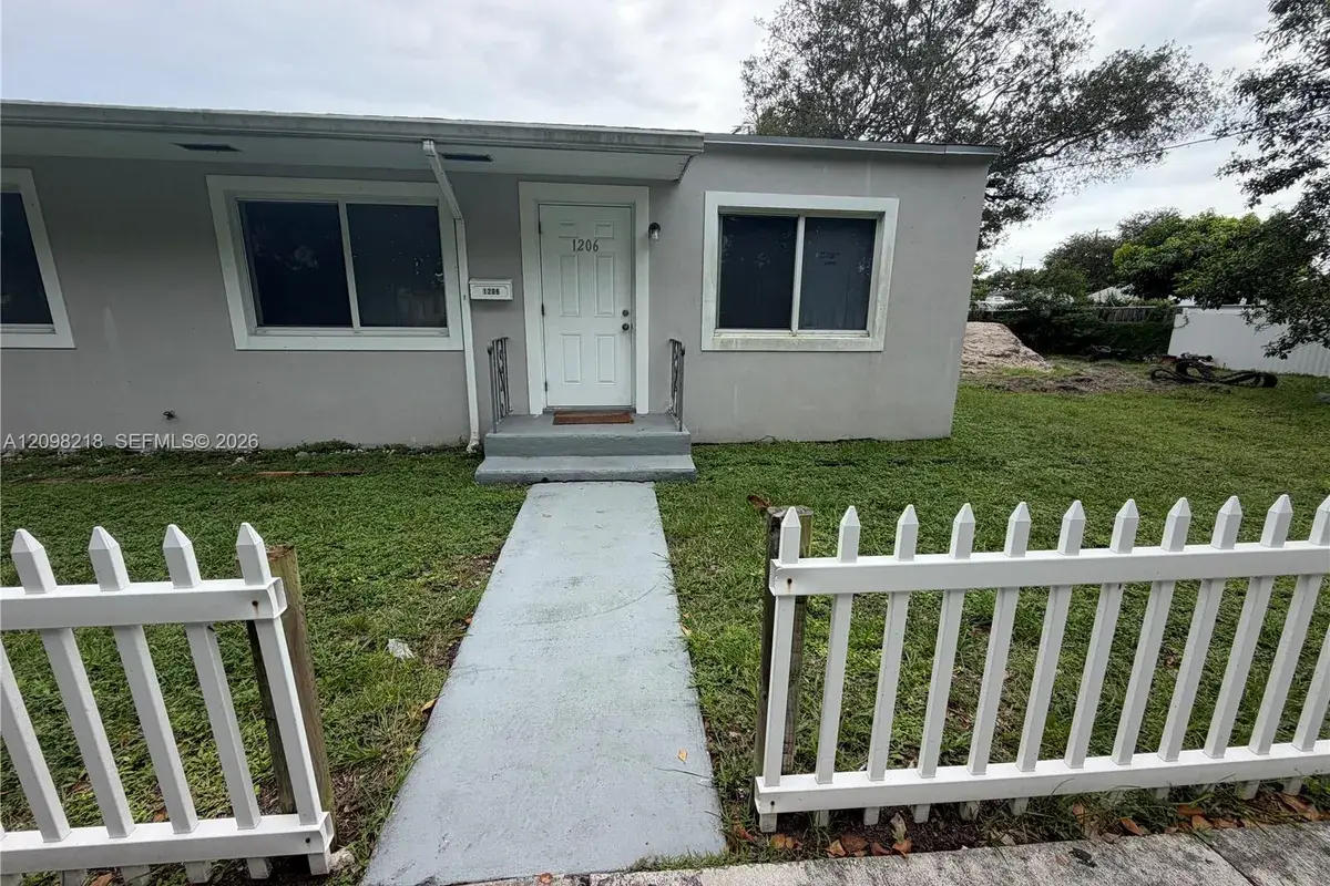 1204 N 24th Ave # 1206, Hollywood FL 33020