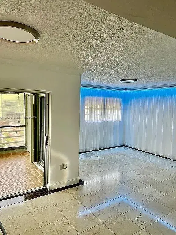 11183 NW 7th St # 20, Miami FL 33172