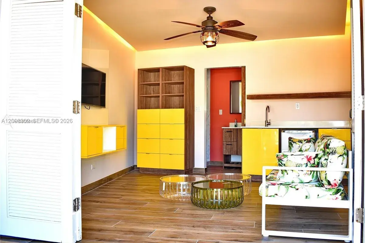 5055 Collins Ave, Miami Beach FL 33140