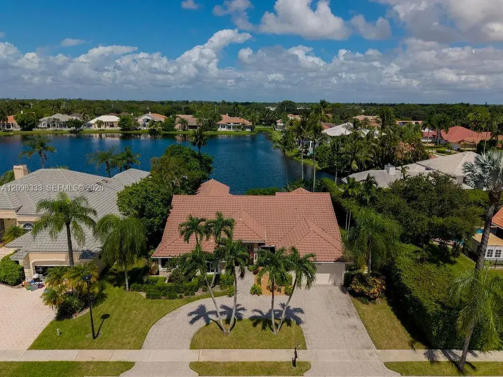 10071 NW 7th St, Plantation FL 33324