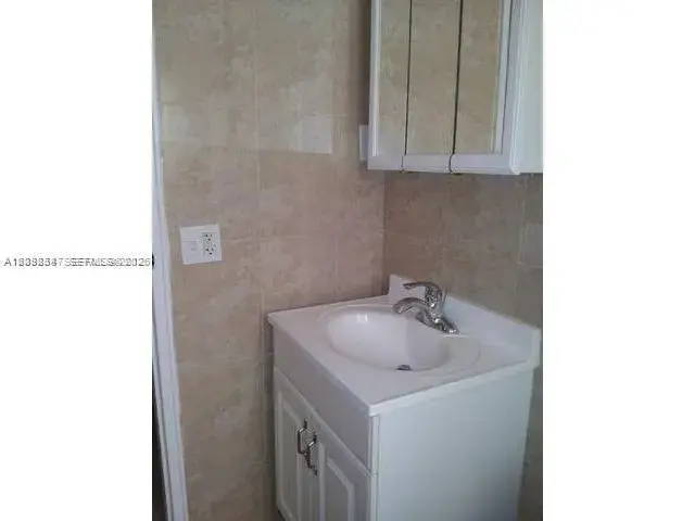 95 Edgewater Dr # 102, Coral Gables FL 33133