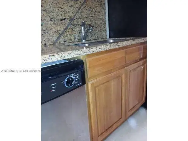 95 Edgewater Dr # 102, Coral Gables FL 33133