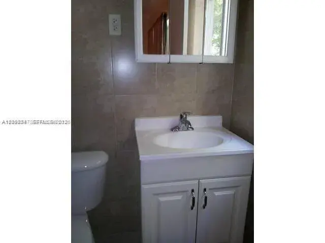 95 Edgewater Dr # 102, Coral Gables FL 33133