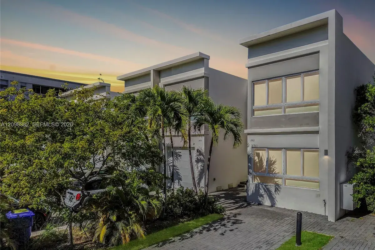 2461 NE 135th St, North Miami FL 33181