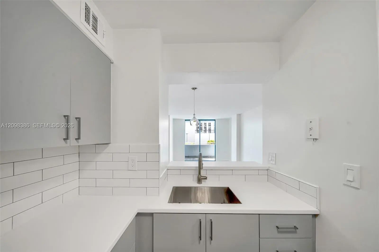 501 SW 1st St # 502, Miami FL 33130