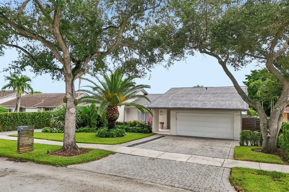 305 SW 134th Ct, Miami FL 33184