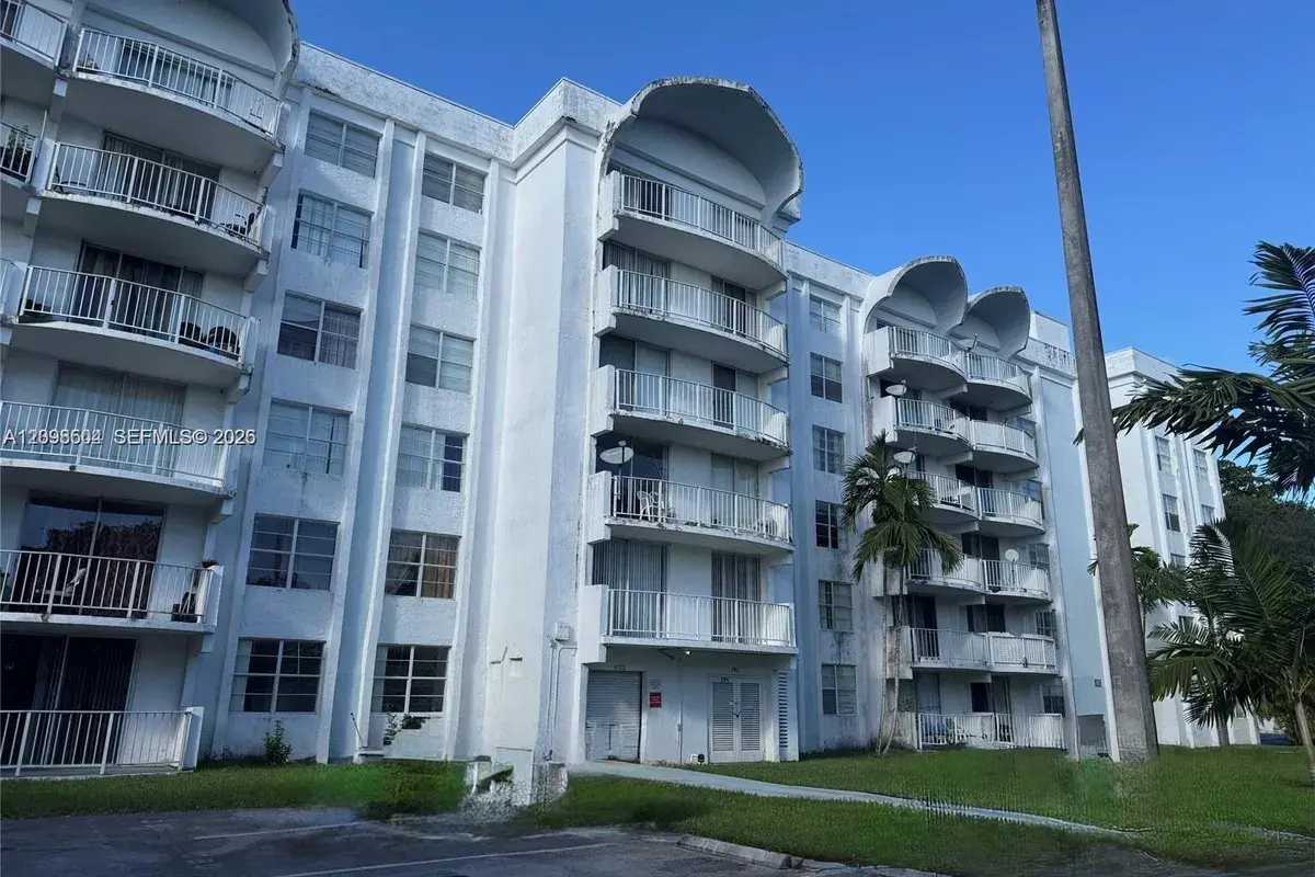 494 NW 165th St Rd # 305, Miami FL 33169