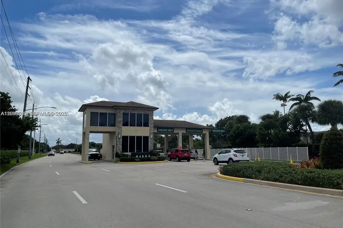 800 SW 142nd Ave # 104N, Pembroke Pines FL 33027