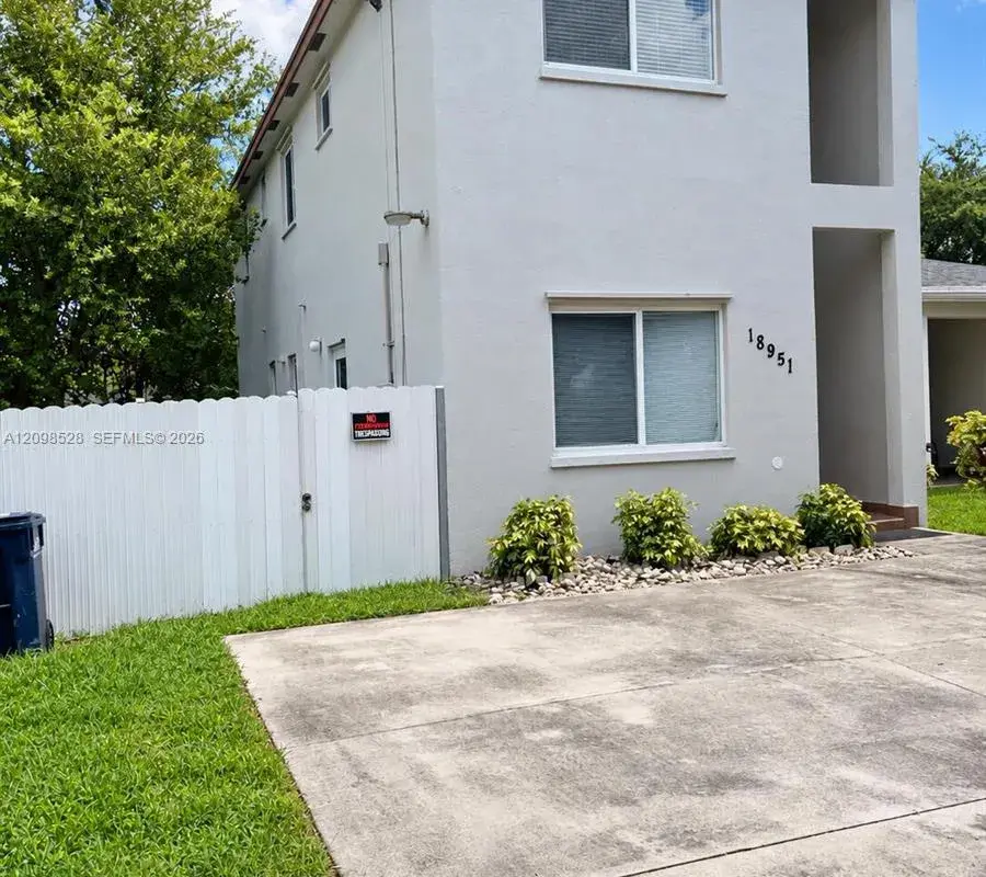 18951 SW 113th Pl, Miami FL 33157