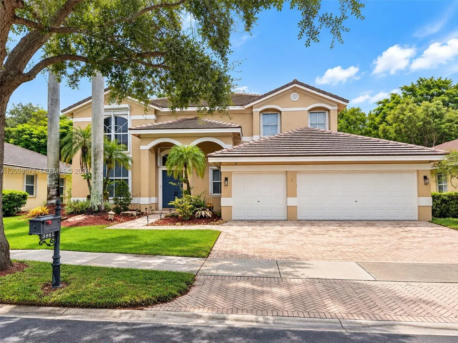 3961 Nighthawk Dr, Weston FL 33331