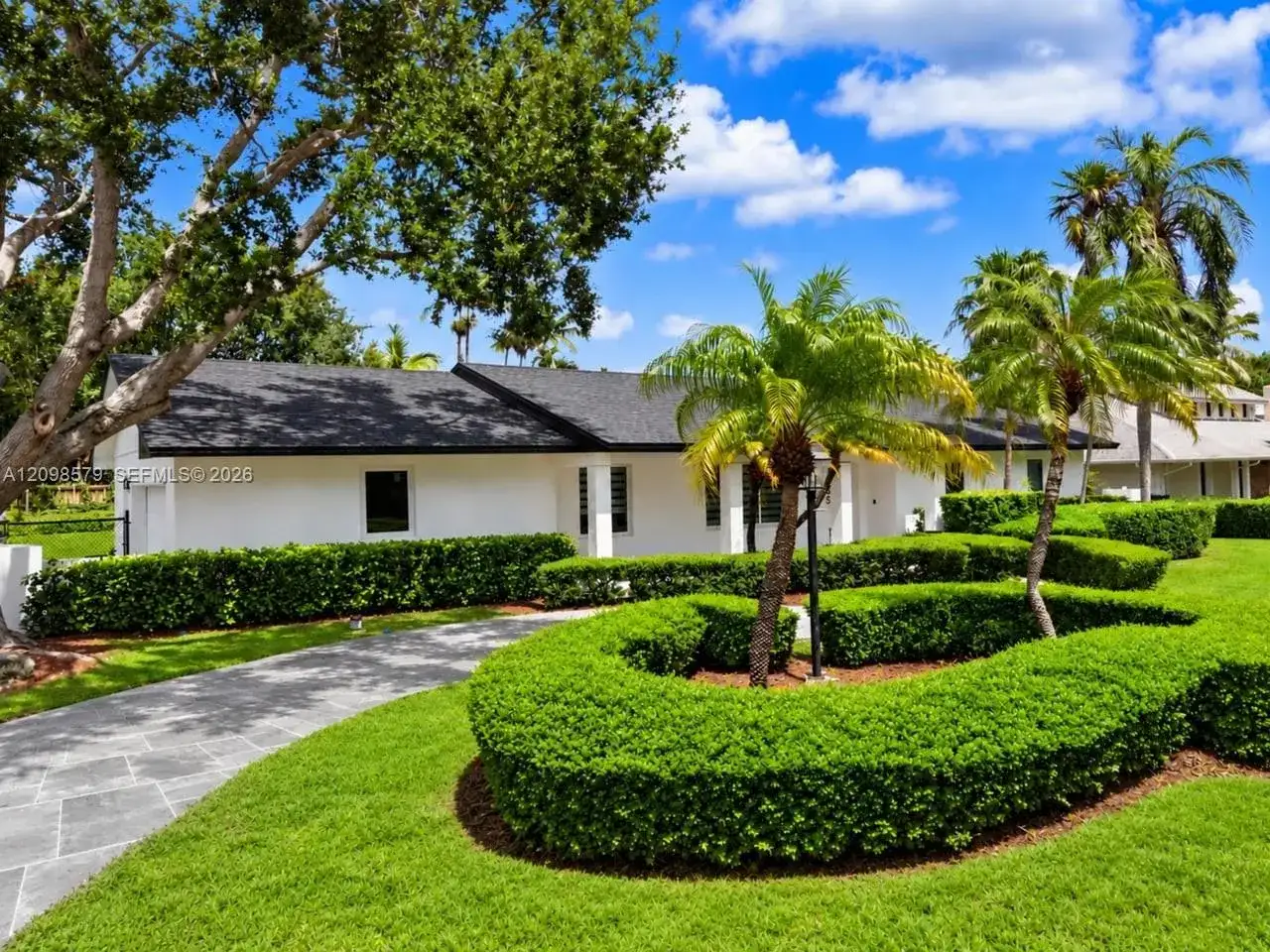 7605 SW 179th Ter, Palmetto Bay FL 33157 photo 2