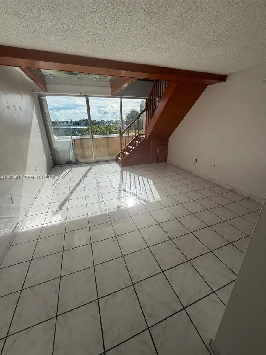 1750 W 56th St # 226, Hialeah FL 33012