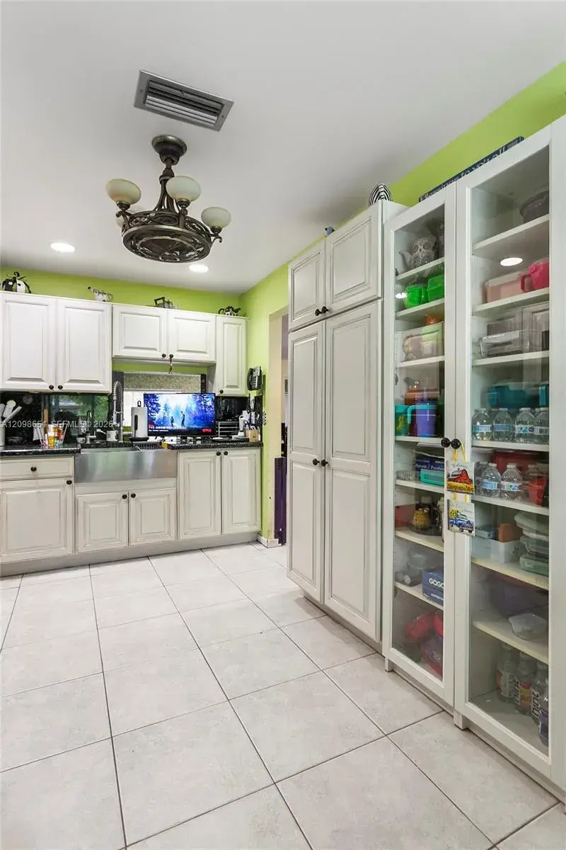 10307 NW 70th St, Tamarac FL 33321