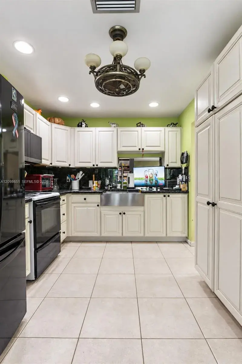 10307 NW 70th St, Tamarac FL 33321